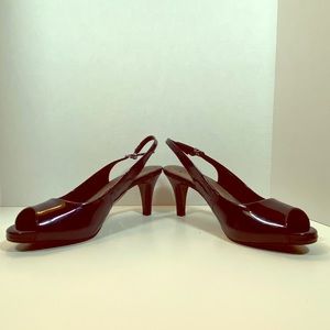 Women’s navy peep toe pumps